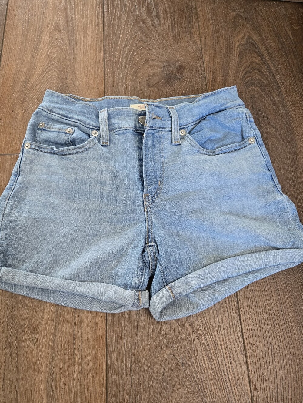Levi's Light Blue Denim Roll-Cuff Women's Mid Length Shorts, Size 25